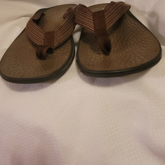 Mens size 10 Chaco flip flops - Picture 4 of 5